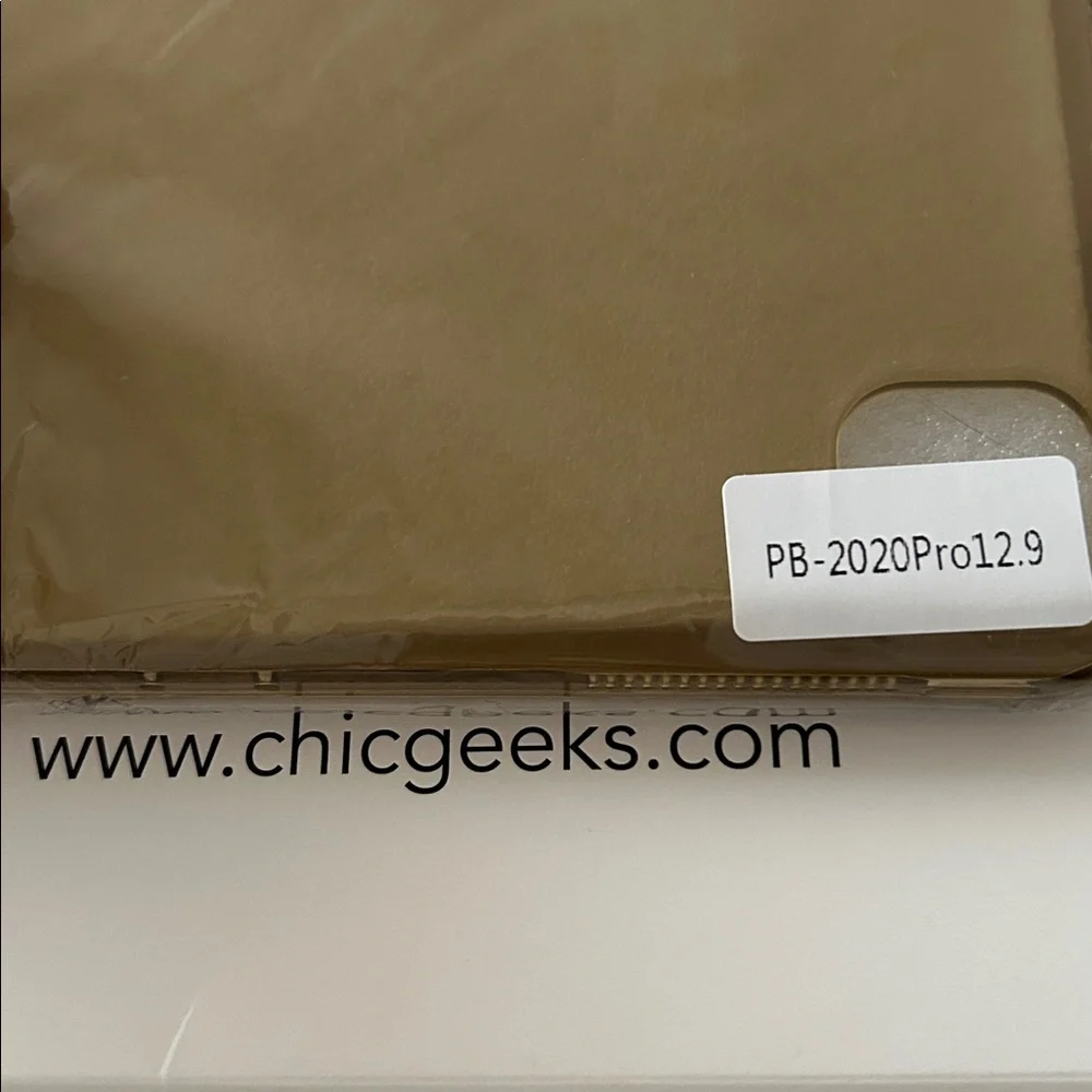 Chic Geeks‎ iPad Case Vegan Python Protective Cover for Pro 12.9 New in Box
